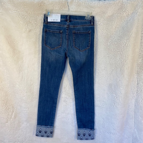 Loft Modern Skinny Jeans with embroidered left cuffs - Size 0/25P - Picture 2 of 9